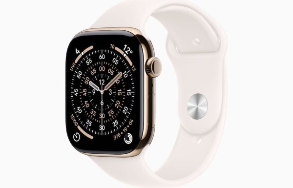 Apple Watch Series 11, GPS + Cellular, 46mm Titangehäuse Gold, Sportarmband Blassrosa, S/M (130-180 
