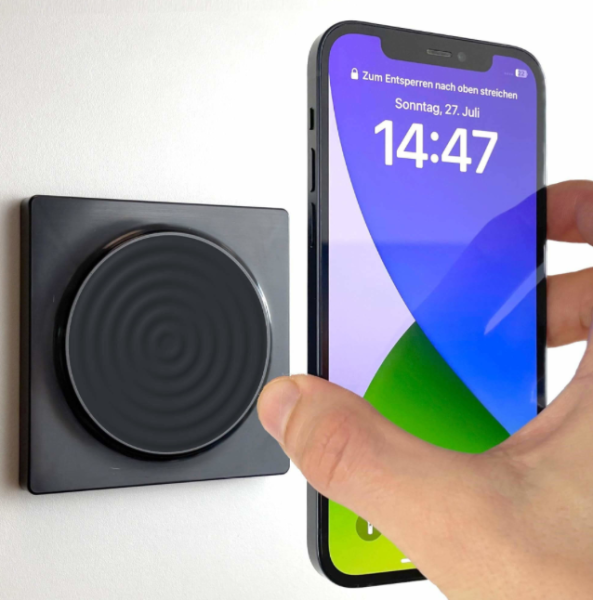 smart things WallBase 80 Magnetic Wireless Charger, 15W, Schwarz